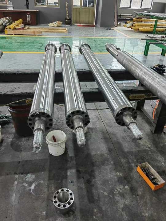 ZHOUSHAN Bimetallic Single Injection Molding Machine Screw Barrel / Injection Moulding Screw Barrel