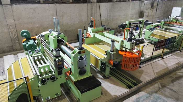 Rotary Shear Fly Cut To Length Line With Edge Trimming Stainless Steel 0.3 - 3 X 1650