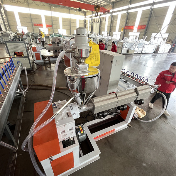 Stainless Steel Plastic Extrusion Machinery 15m/min PVC Garden Pipe Making Machine