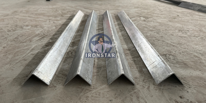 2.5mm 50*50mm tracking cutting angle bead roll forming machine in Cambodia
