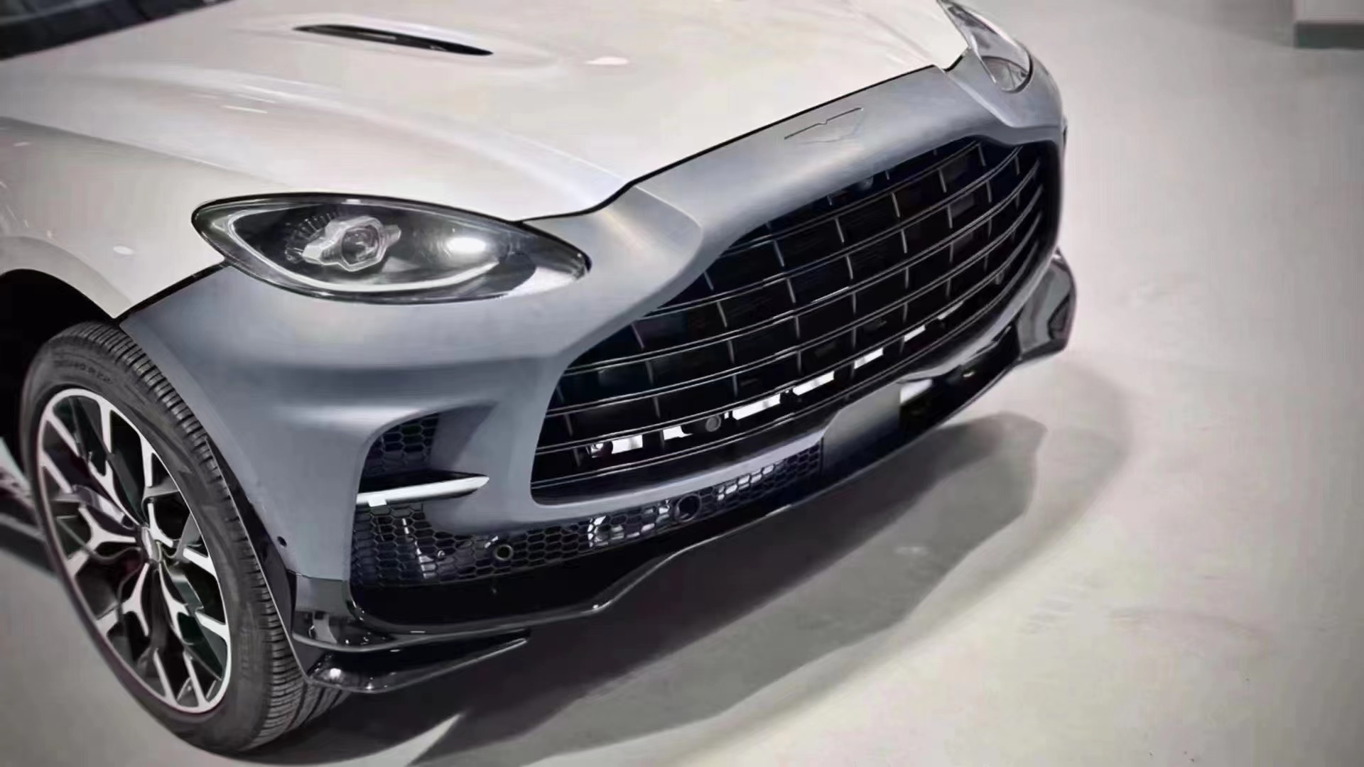 707 DBX Aston Martin Dbx Body Kit Carbon Fiber Rear Bumper With Diffuser