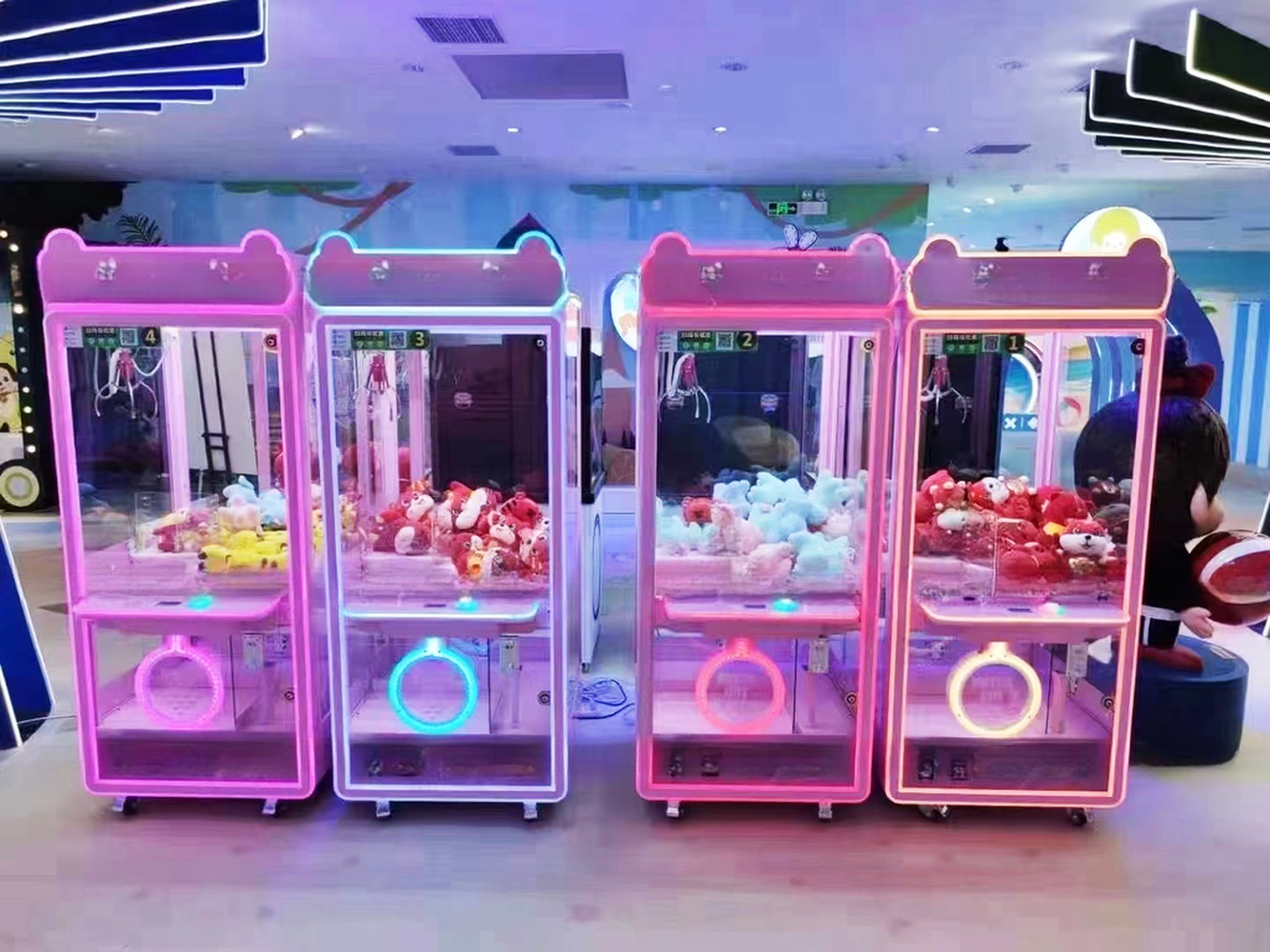 Dreamland Hot Sale Transparent Doll Park Arcade Claw Crane Machine For sale UK