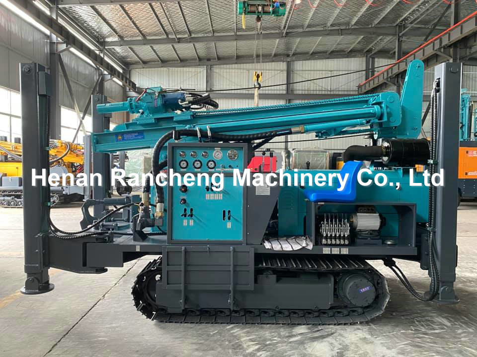 Hydraulic Crawler Water Well Drilling Machine 70KW Diesel Engine 260m Bore Depth