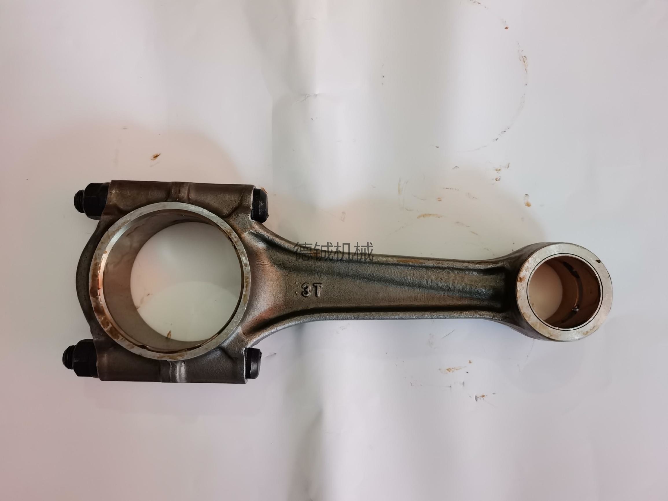 Black Engine Connecting Rod Mitsubish 4D32 Con Rod Connecting Rod With Piston