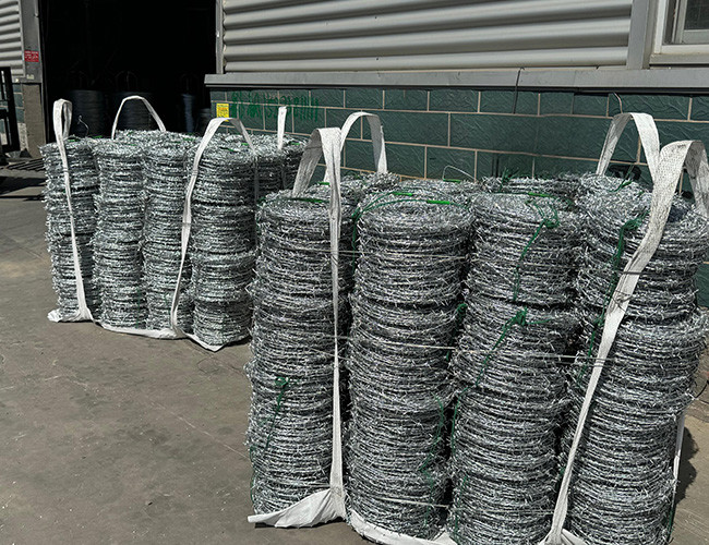 Rust Resistance Double Twisted Hot Dipped Galvanized Barbed Wire Coils