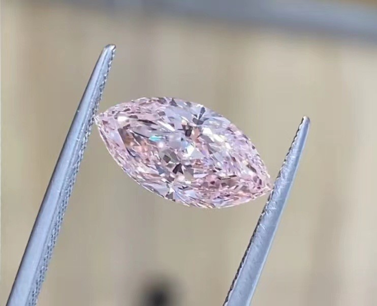 0.95ct Fancy Light Pink Diamond Ring IGI Certified 18k White Gold VS2 Diamond