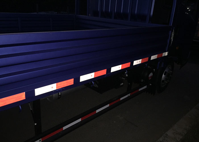 SINOTRUK HOWO 5 Tons Light Truck LHD for Logistics ZZ1047C2813C145