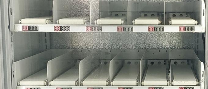 Self Automatic Custom Cosmetics Lipsticks Vending Machine With Elevator Lift Sysytem , 9 Cargo Roads