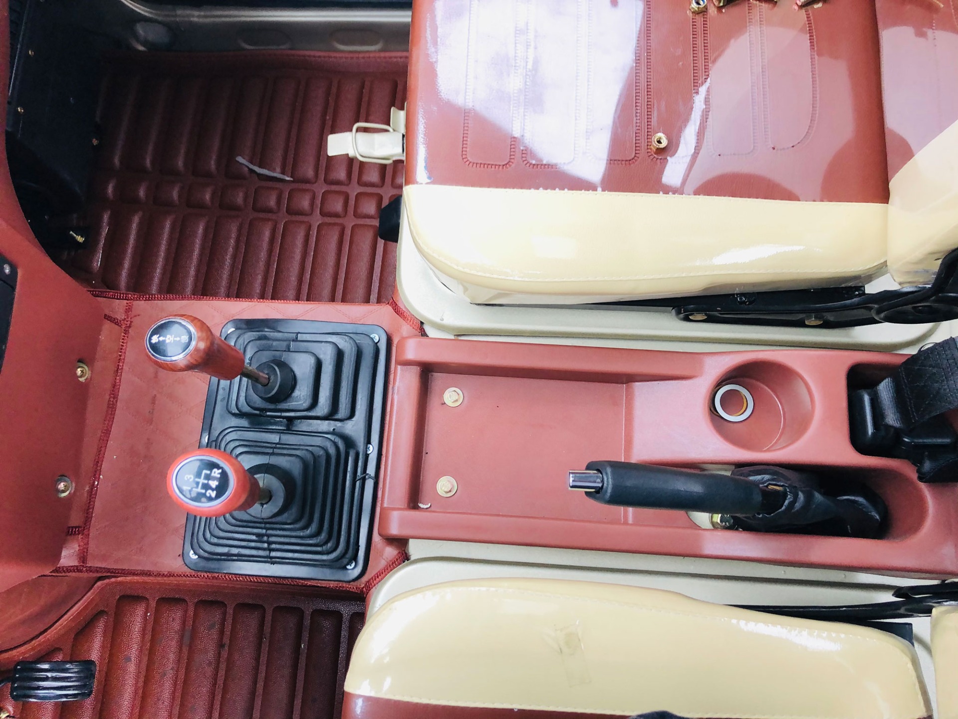 Dayang 3wheels Motorcycle Tricycle with Customized Cargo Box Size 2.4*1.5 and 12V Power
