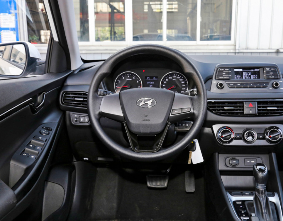 Hyundai Celesta 2020 Auto GL Version 4 Door 5 Seats 1.6T Second Hand Car Gasoline