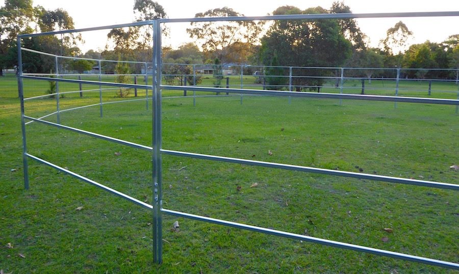 Australia Hot dipped galvanized 1.8m height livestock steel horse fence panels