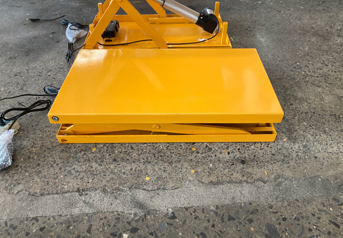 Mechanical Small Electric Ball Screw Scissor Lift Tables Mini 100kg 50kg For Lab