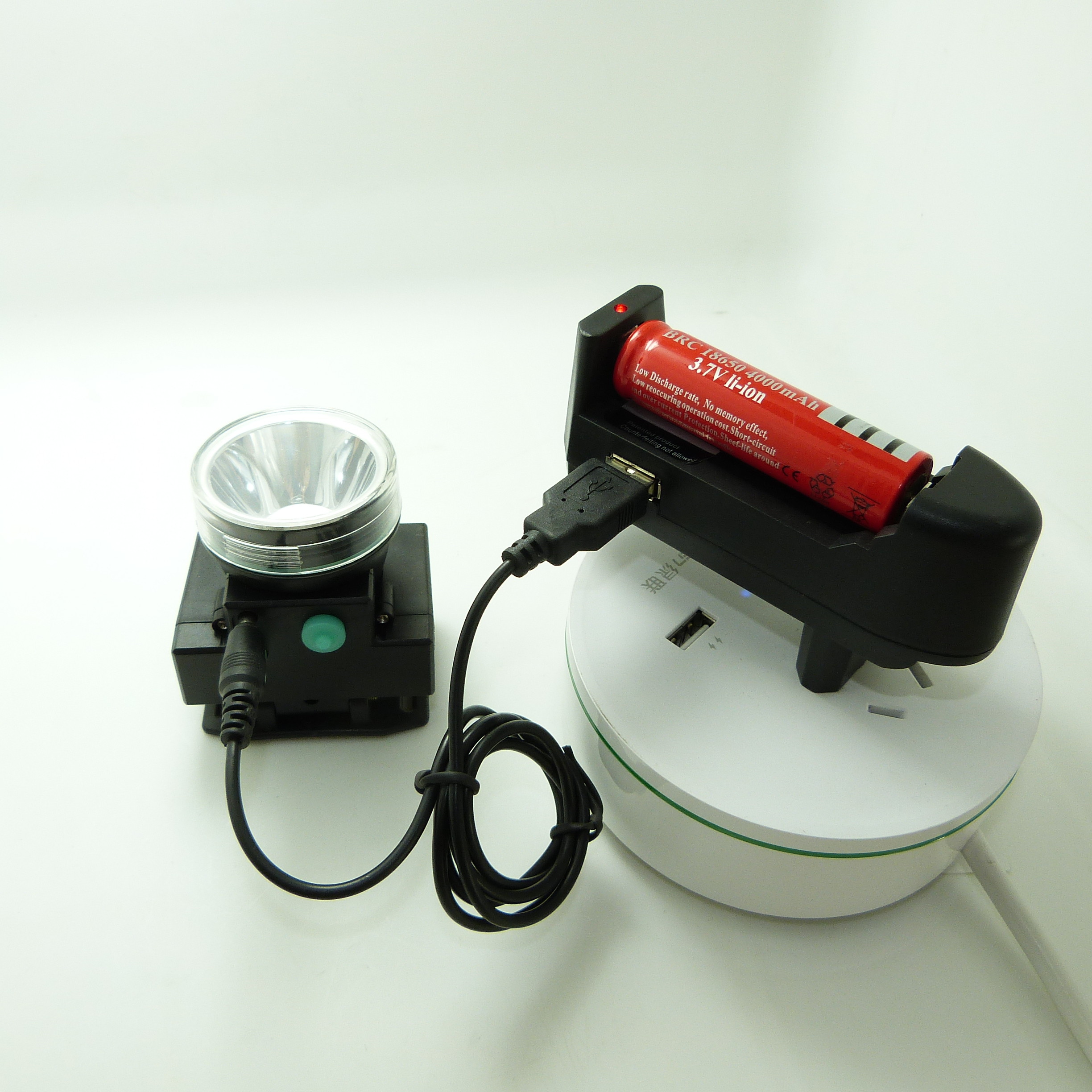 Standard EU Plug Li Ion Wall Battery Charger With USB 4.2V 500mA Output Voltage