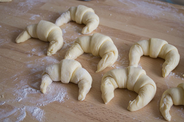 2KW Commercial Croissant Making Machine Compact Croissant Shaping For Small Business