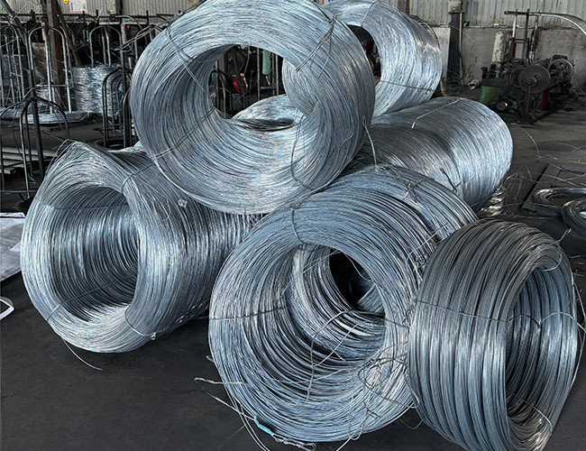 Rust Resistance PVC Coated /Galvanized Barbed Wire Coils Fence