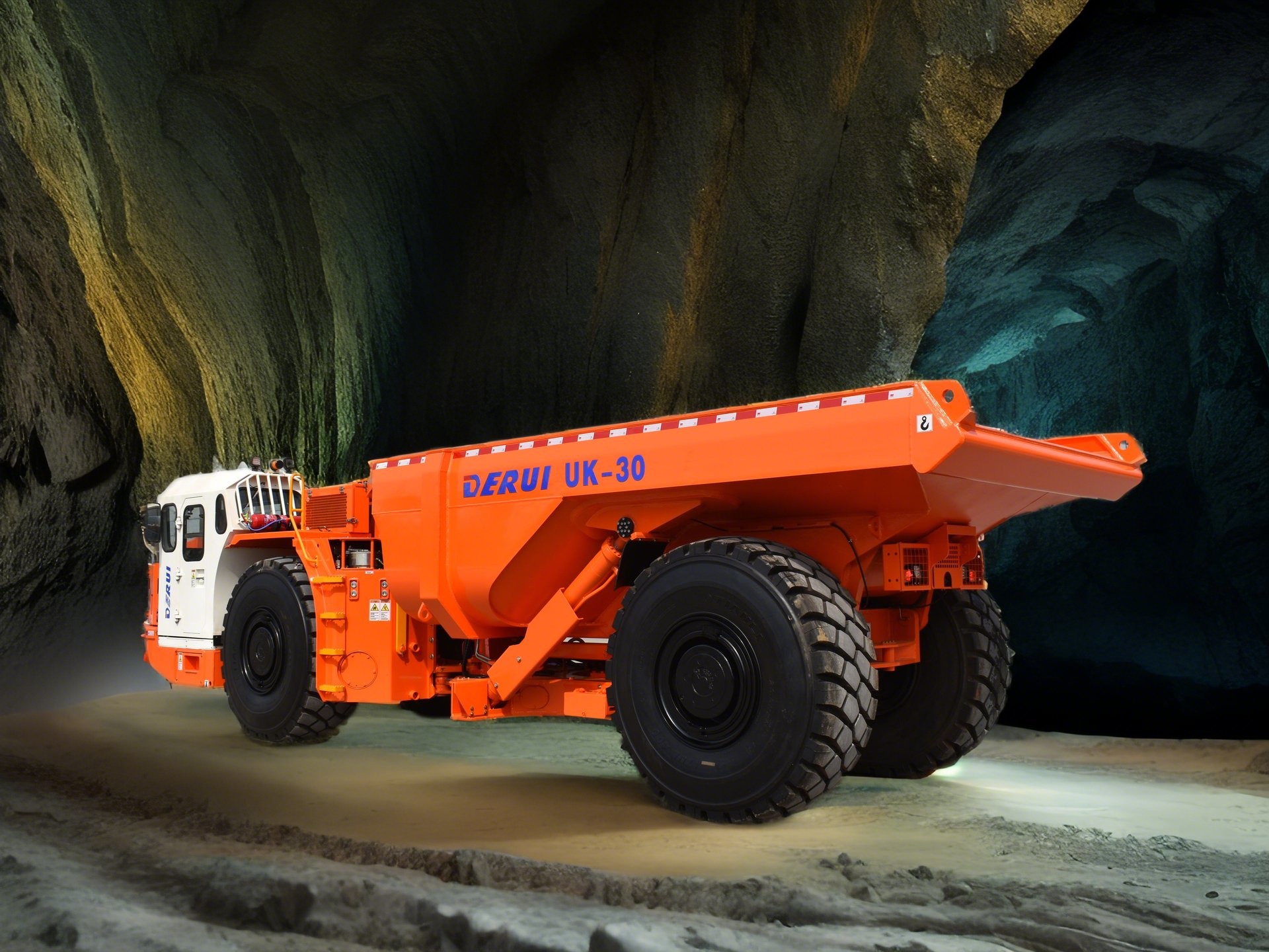 DERUI DRUK-30 Underground Articulated Truck Large Bucket Underground Trucks Mining