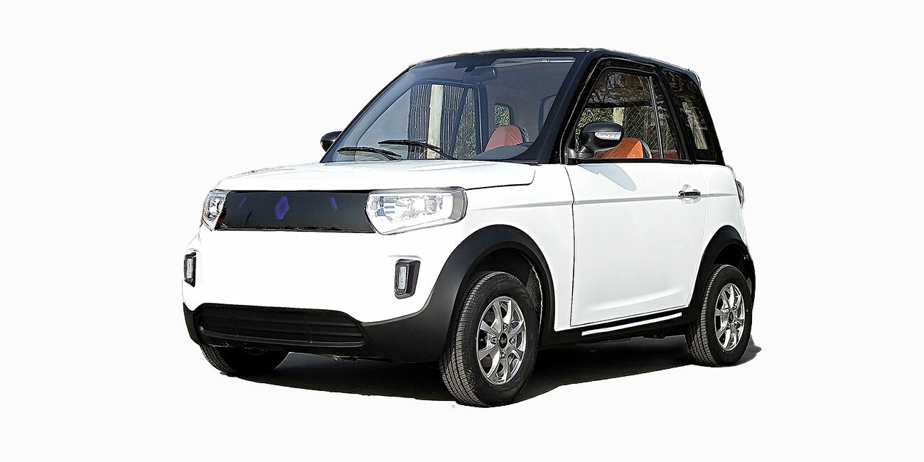 2023 Solar Mini Car for Adults Compact and Environmentally Friendly Electric Vehicle
