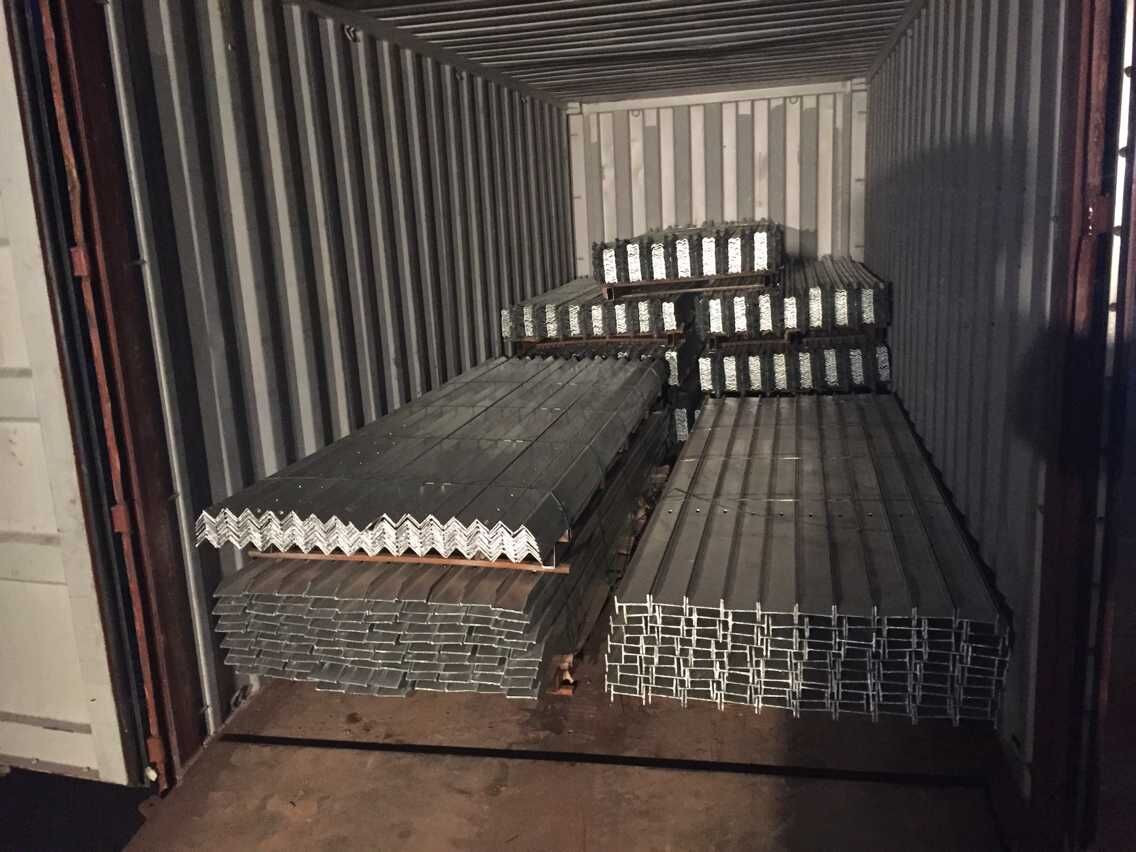 Wearproof 1.8 M Palisade Fencing , 17 Pales Galvanized Security Fencing