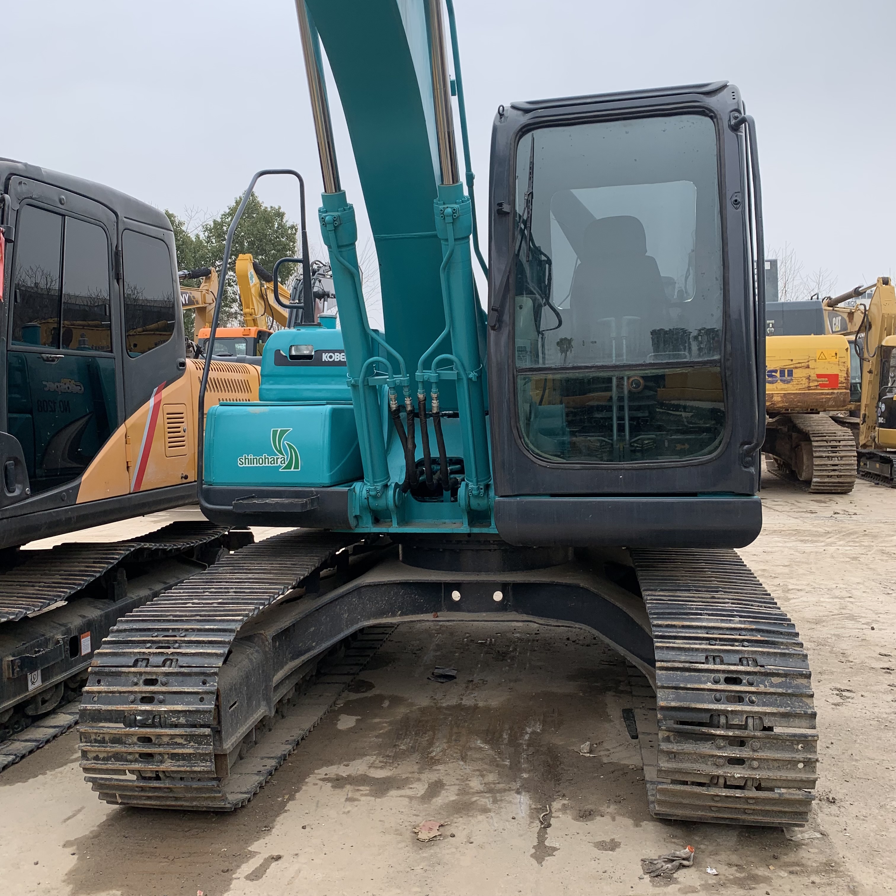 Kobelco SK140 Excavator from Japan with 0.57m3 Bucket Capacity and Low Working Hours