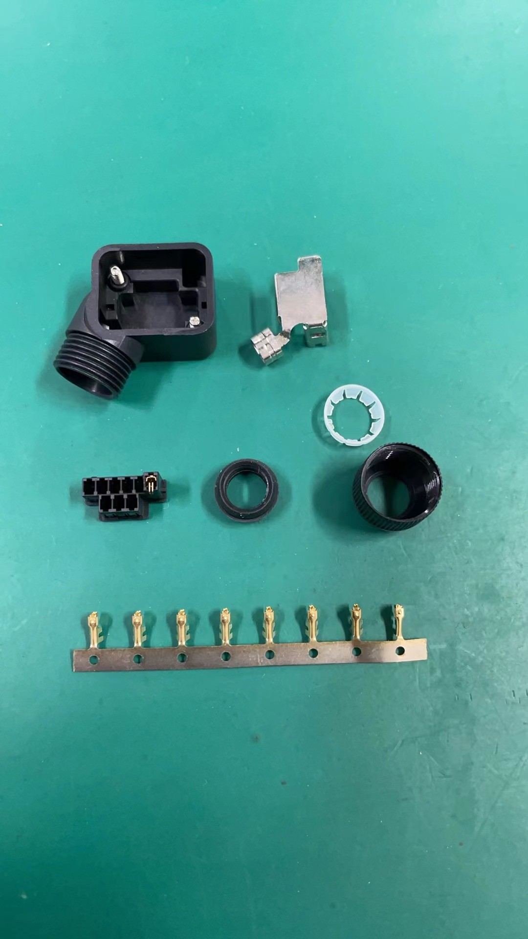 CAT5E M12 D Code Profinet Cable Connector -40C To 105C with Termination Type Crimp/Solder
