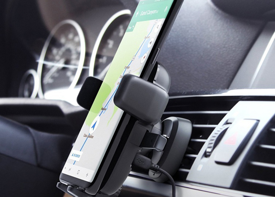 2018 Shenzhen 10W fast charger with holder qi standard usb cell phone wireless car charger for Samsung IPhone