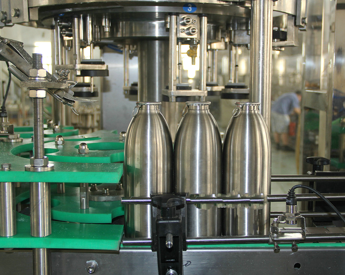 Turnkey Beer Bottle Filling Machine , High Performance Beer Bottling Machine Equipment Production Line