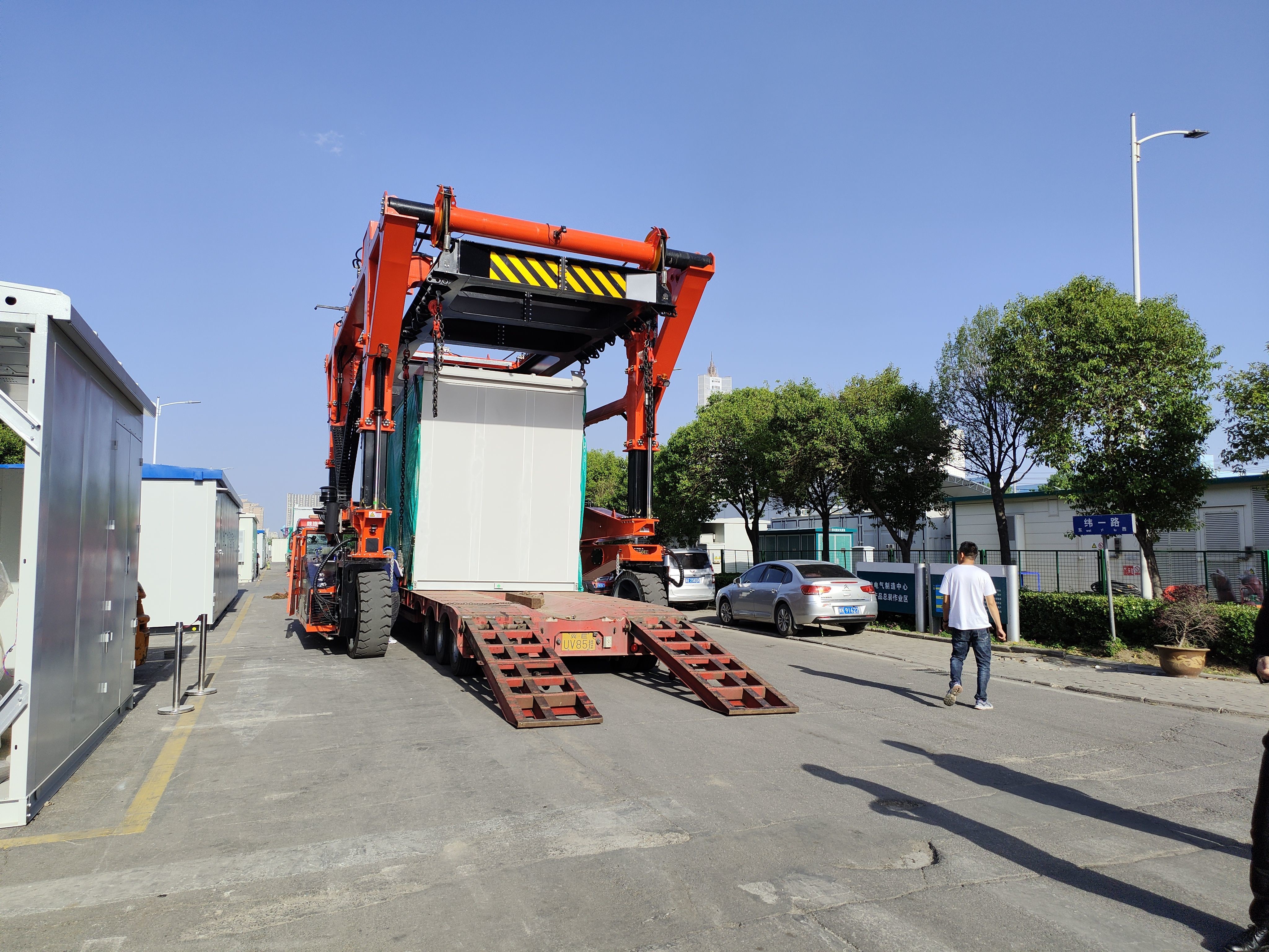 Electric Straddle Container Lifter 7km/H 3km/H For Oversized Loads