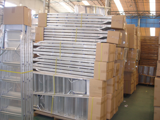 Sustainable Aluminum Folding Ladder 3 Steps In Silver Anodized