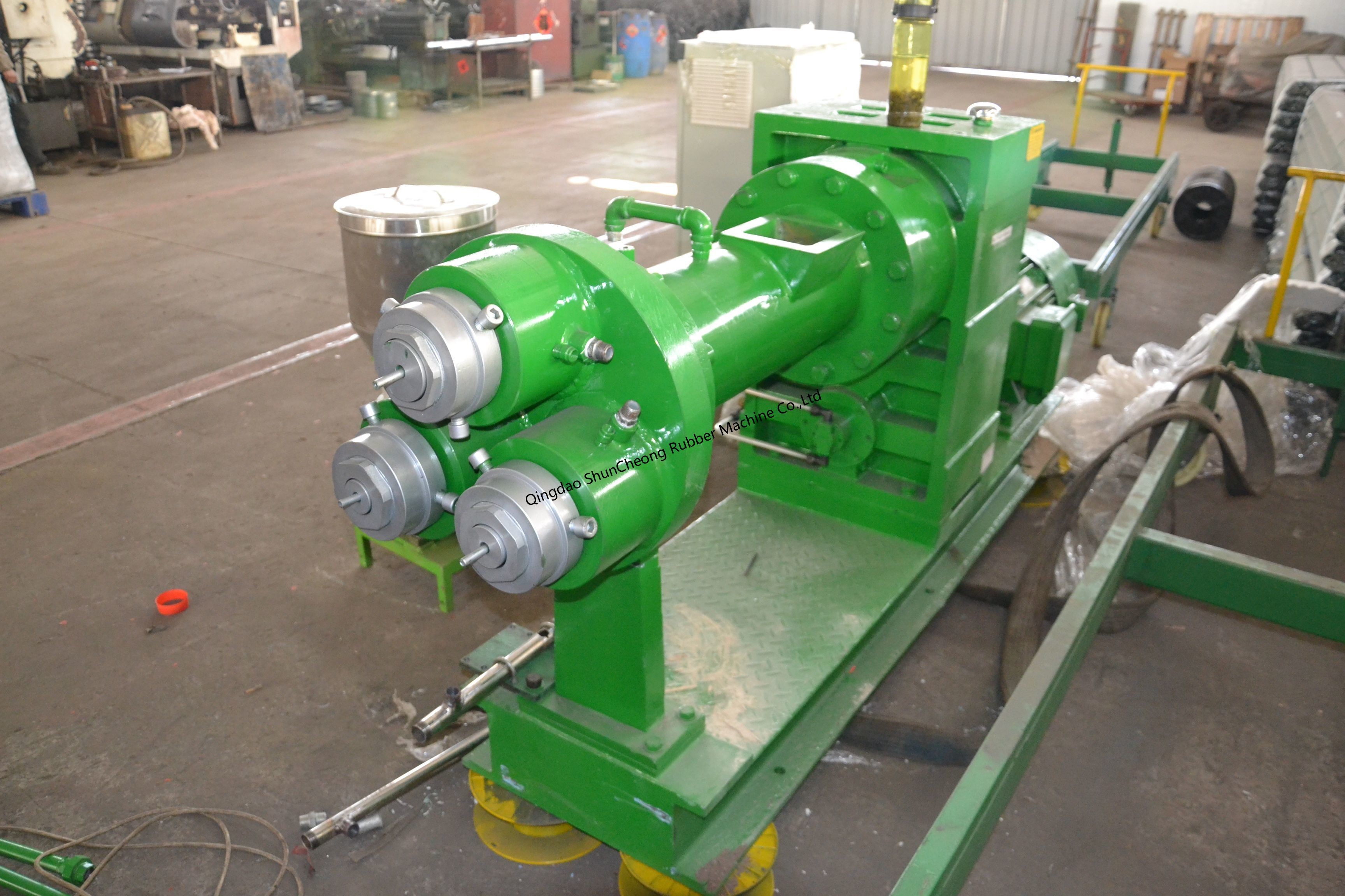Precise Temperature controlForce Feeding Single Screw Rubber Extruder Machine With Strainer