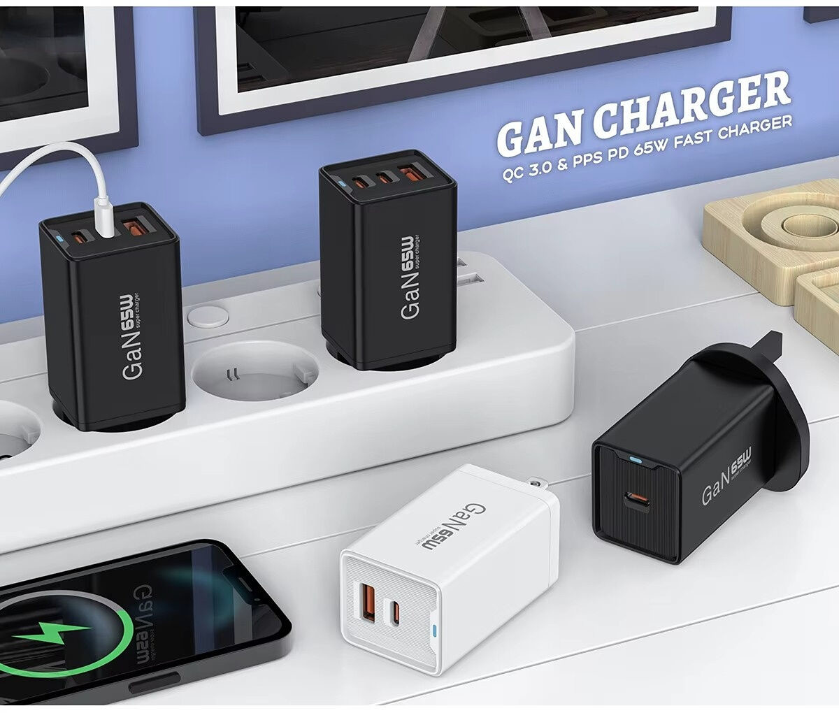 OEM GaN mobile phone chargers PD 65W Fast Charge Mobile Phone Charger 2 USB C USB A GaN Wall Charger