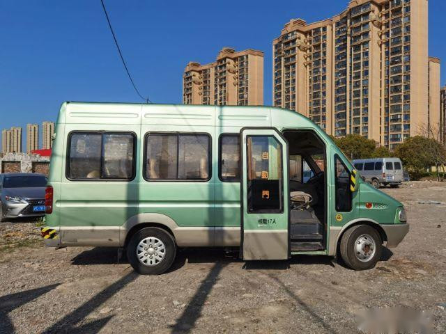 Used Mini Bus 17 Seats Brand IVECO 2.8T Diesel Engine Electric Gate Euro III