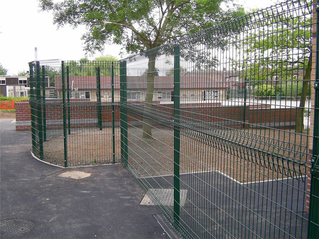 Durable galvanized welded iron wire mesh BRC roll top fence