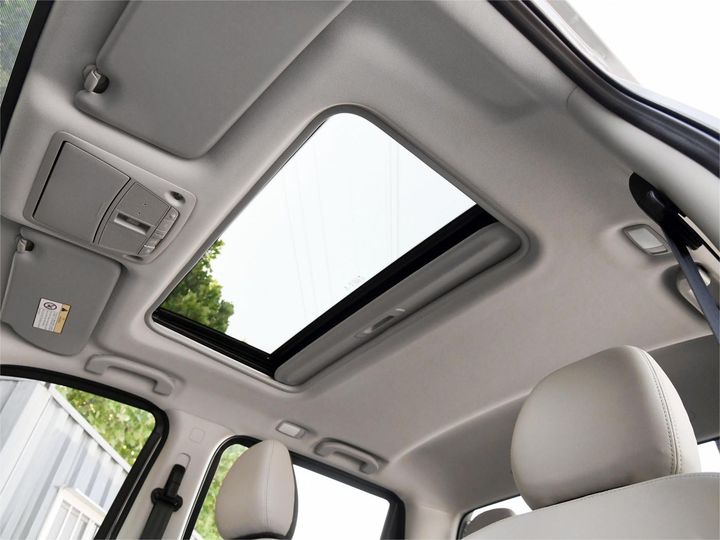 2024 Diesel 4*4 Dongfeng 8AT Rich7 Pickup 73L Tank Cargo Box 1510*1562*475mm Leather Seats