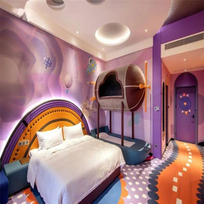 Unlock a new experience of parent-child accommodation. The charm of the slide equipment in the hotel parent-child room