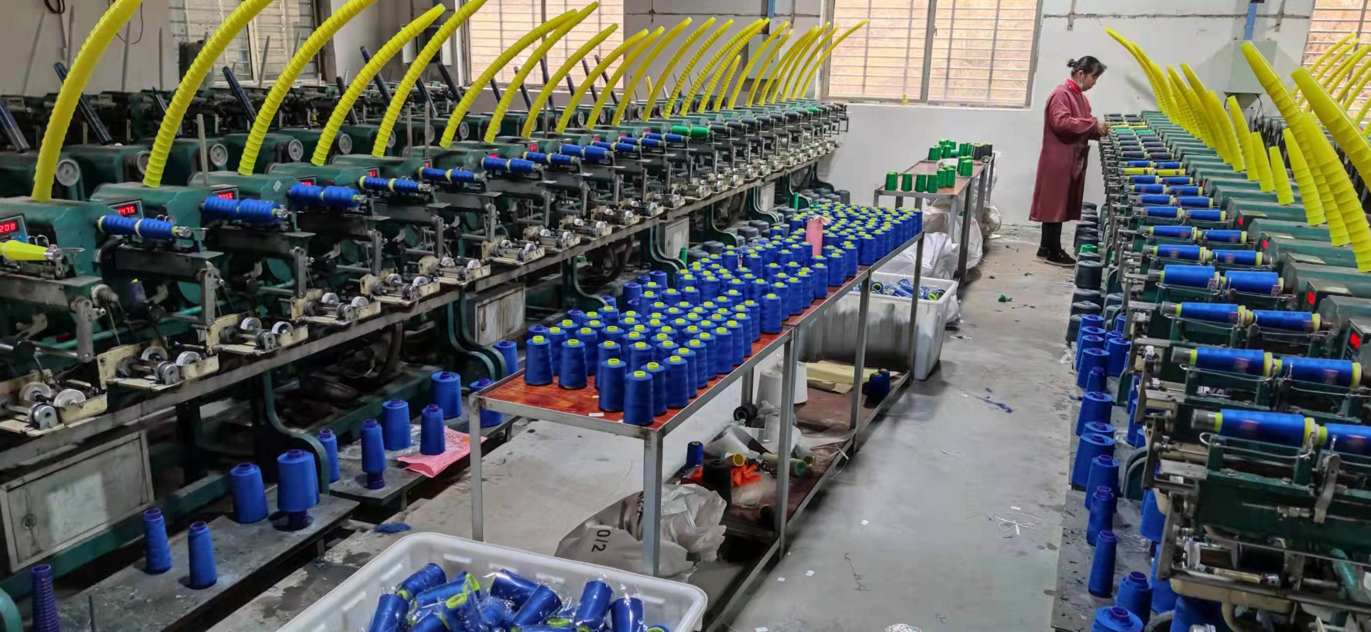 Polyester Sewing Thread for Machine Embroidery Supplies and 100% Spun Polyester Yarn