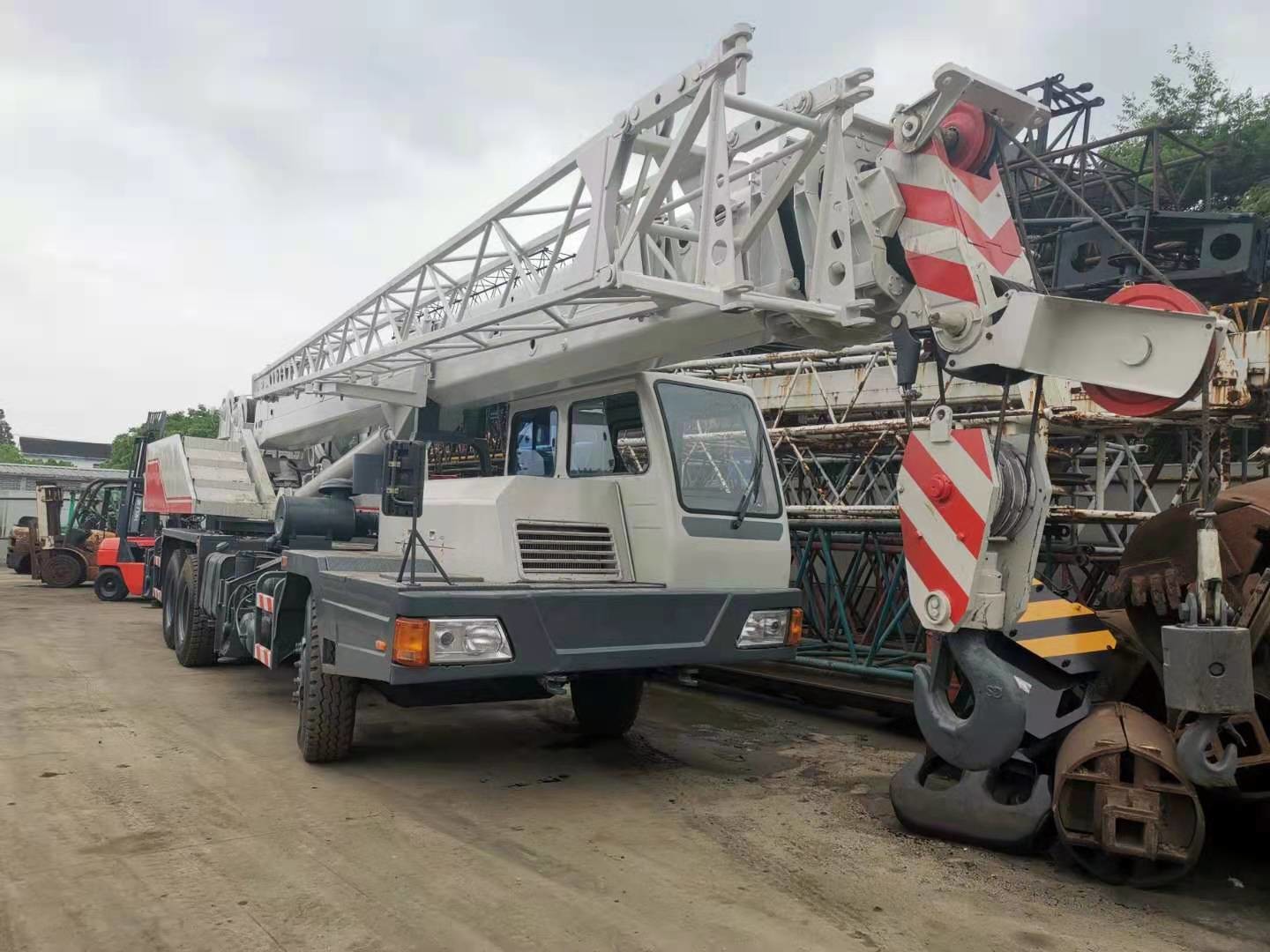 25T Zoomlion QY25 Telescopic Boom Truck Mounted Crane