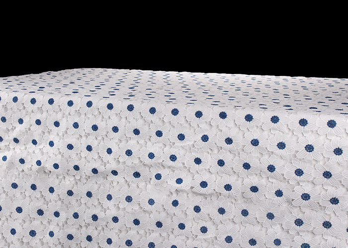 OEM Daisy Venice Embroidered Lace Fabric , French Guipure Wedding Lace For Dress