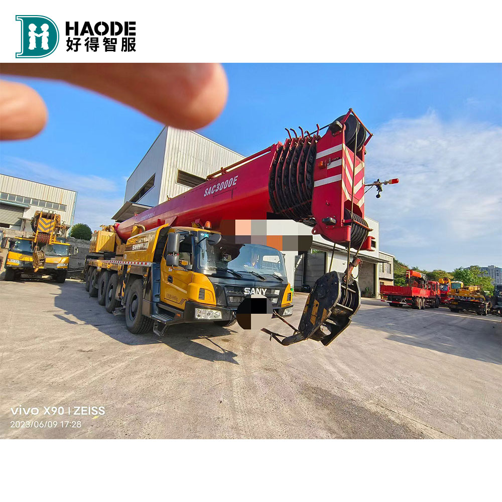 Used SANY 200t Heavy Diesel Truck Crane With Full Extended Boom Torque Of 768kN.M