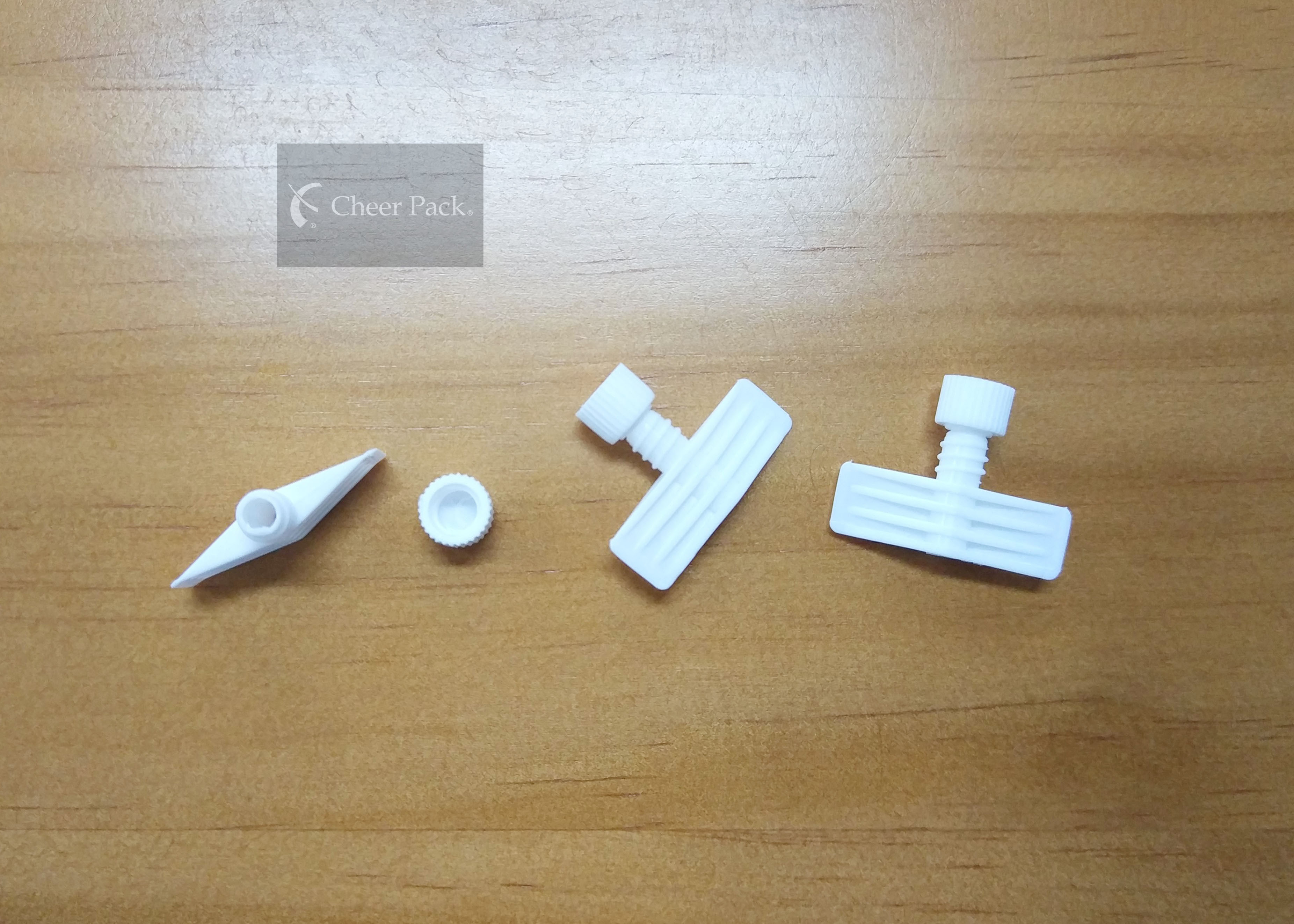 Plastic PE Material Twist Pour Spout Caps White Color Diameter 4mm