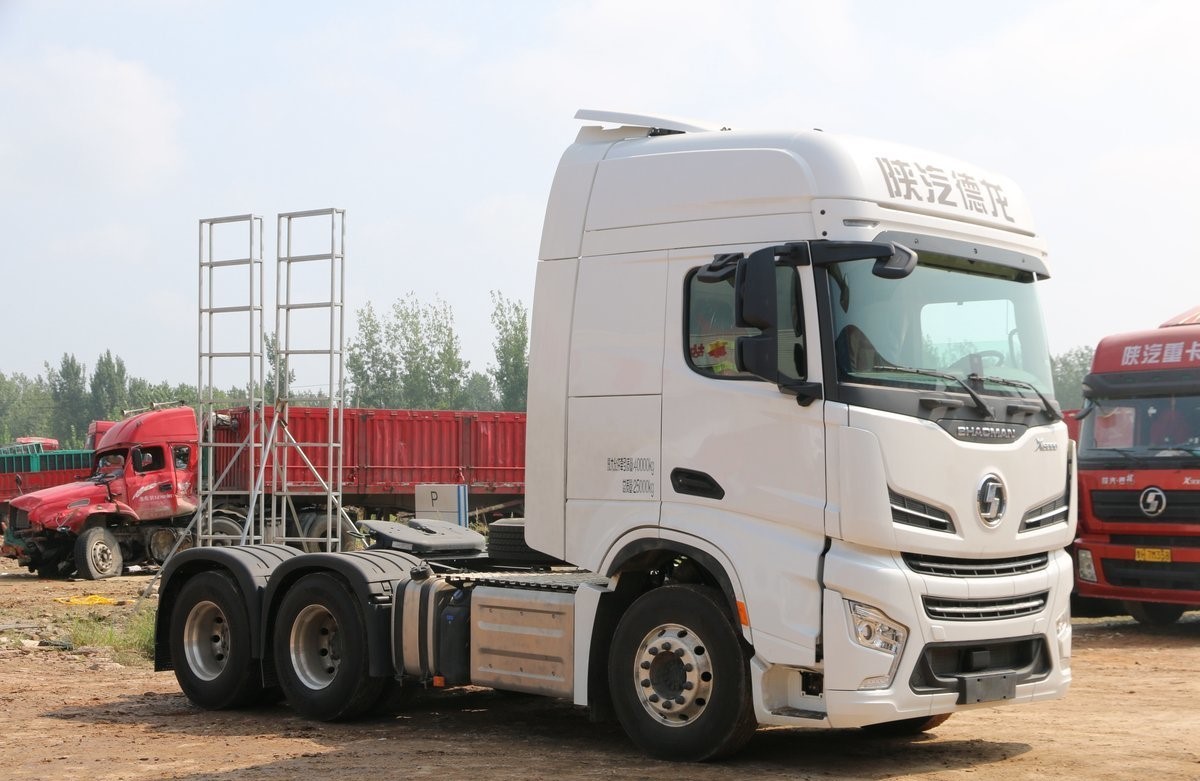 Good Condition 2024 6*4 Truck Shacman X6000 Tractor Trucks 0km Used Shacman Truck