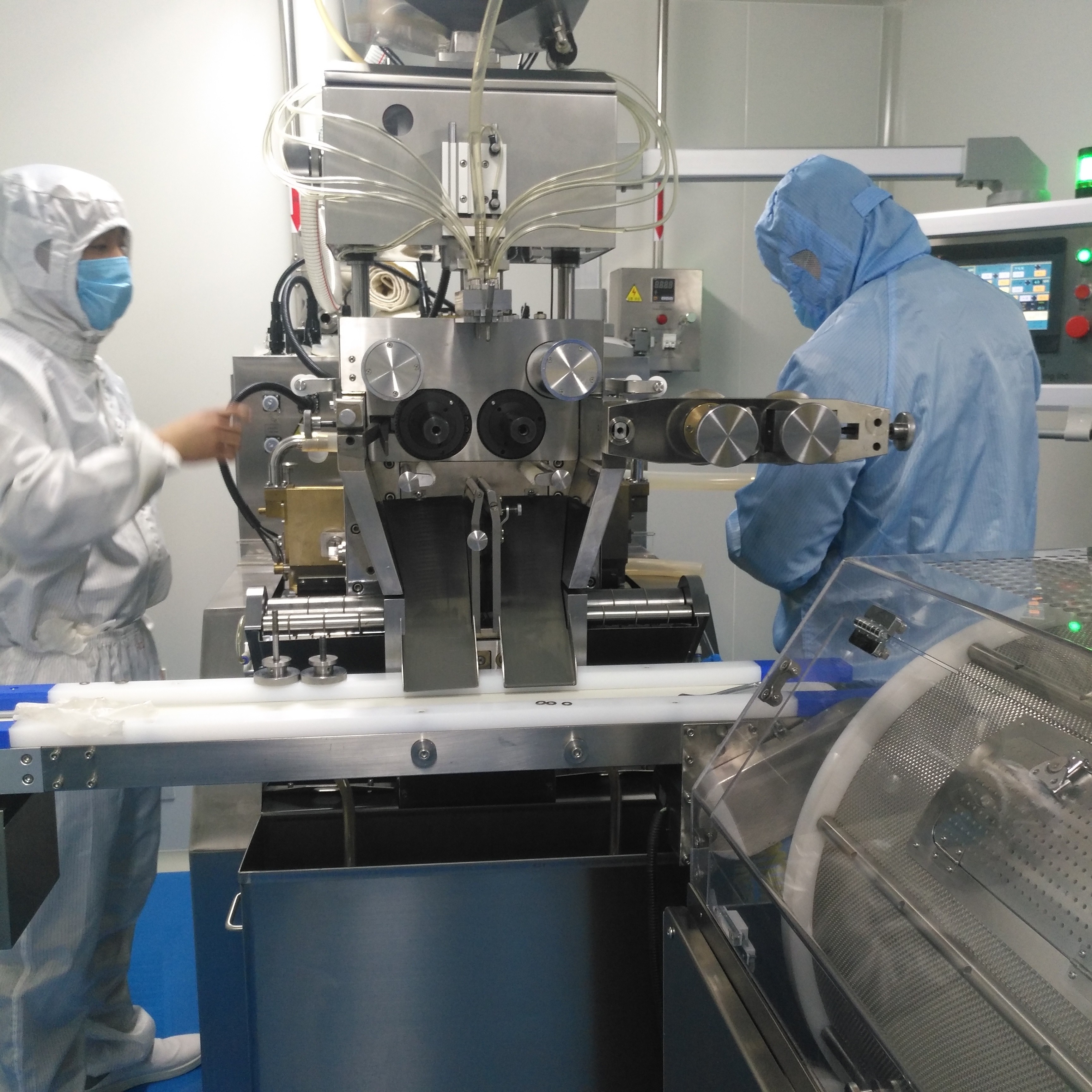 6 Inch Softgel Encapsulation Machine With Ground Automatic Feeding 100 - 200m2 Layout