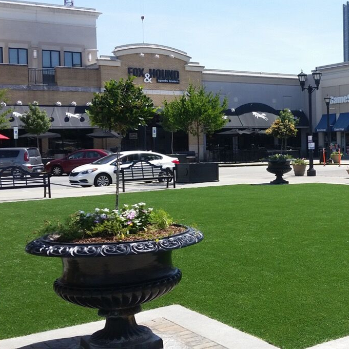 Green Synthetic Grass Around Pool Covering 25mm Pile Height 9000 Dtex