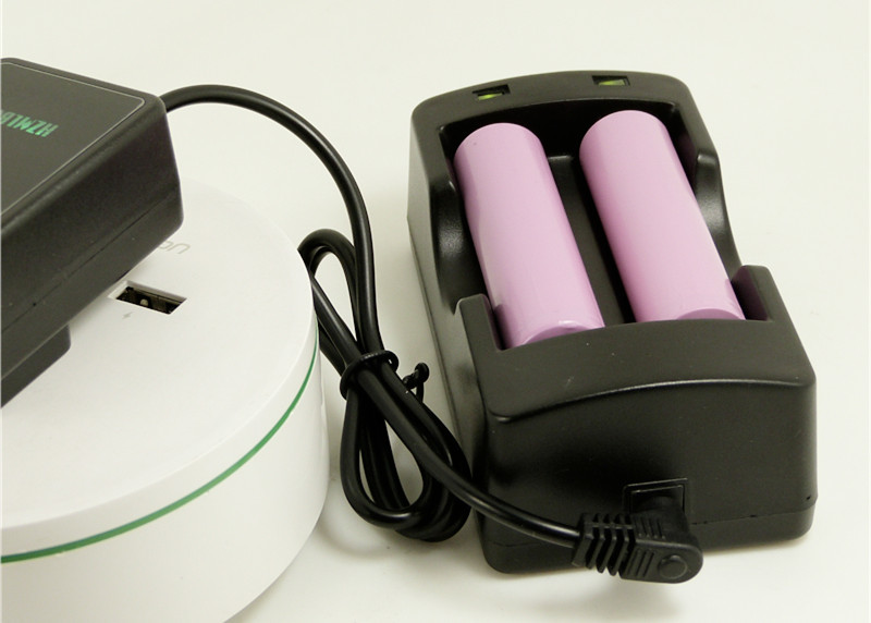 100% Tested 4.2 V Plug In Battery Charger 2 Slot Battery Charger 104*58*38mm