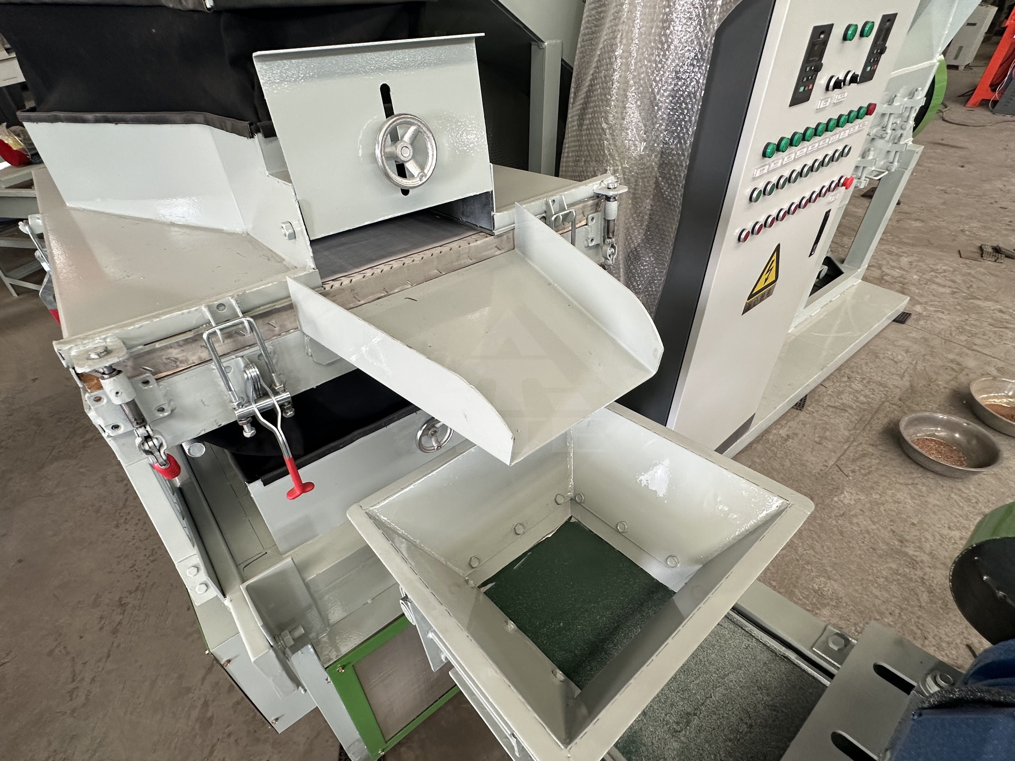 Copper Wire Recycling Machine Copper Cable Granulator Automatic Dry Copper Rice Machine