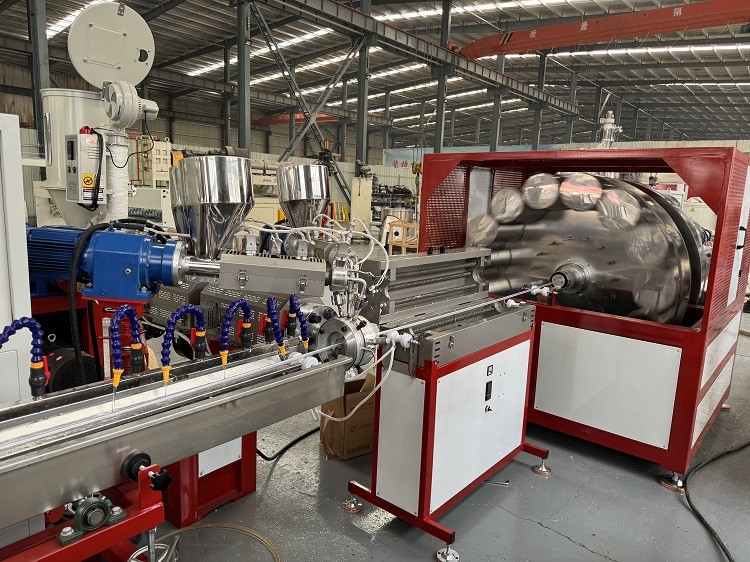 Sino Holyson HSJ-65/28 16-50mm PVC Clear Water Hose Making Machine