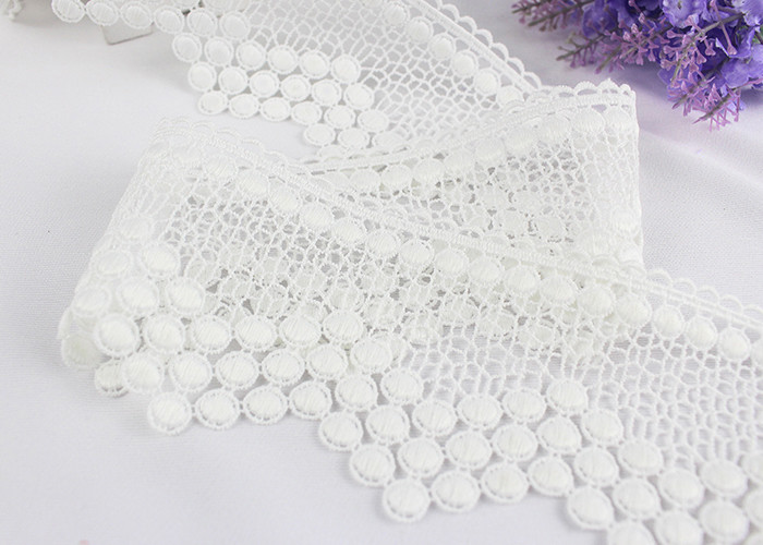 Water Soluble Floral White Guipure Lace Trim , 7.5cm Width Flat Vintage Lace Ribbon