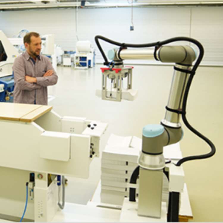 Palletizing Robot With Robot Arm 6 Axis Of UR10e Payload 10kg Reach 1300mm For Packing Line