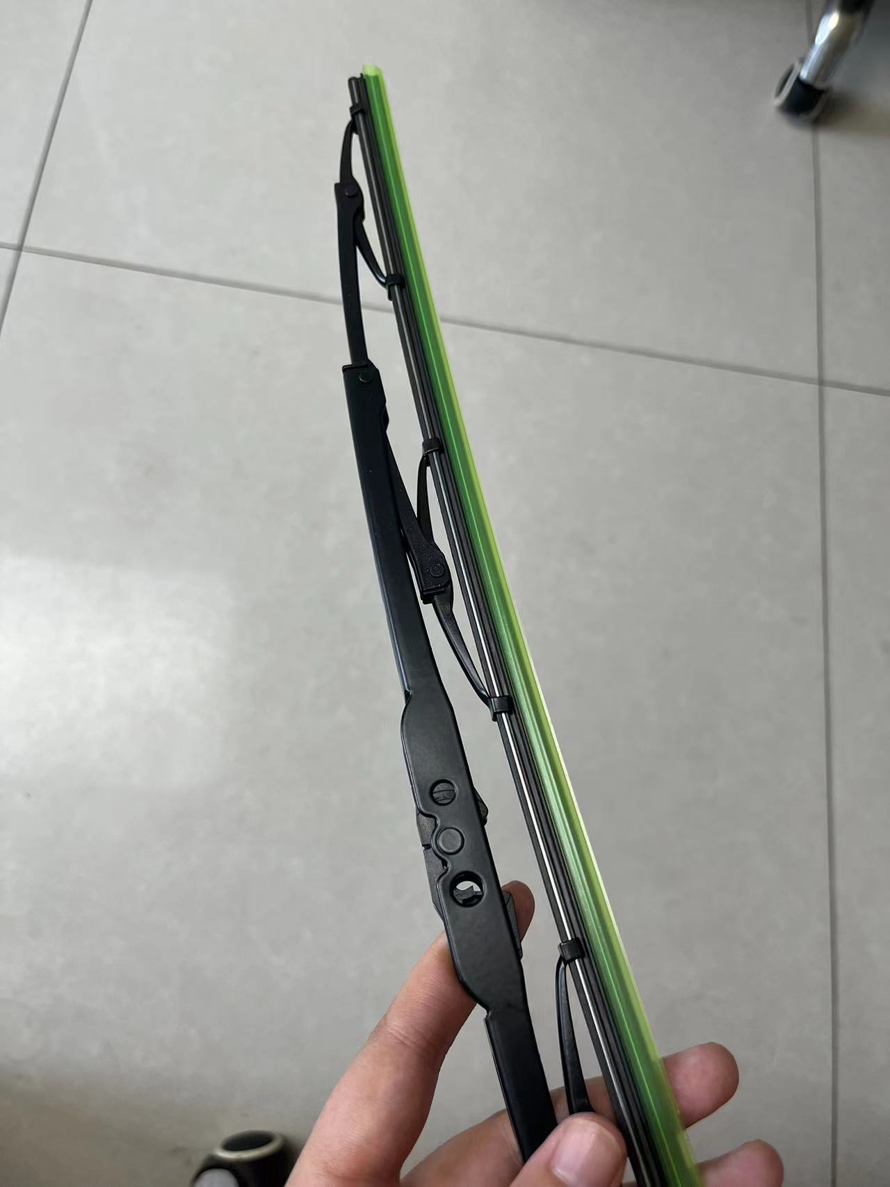 Anti-Aging Tested Multifunctional Frameless Rain Car Wiper Blade for All Vehicles
