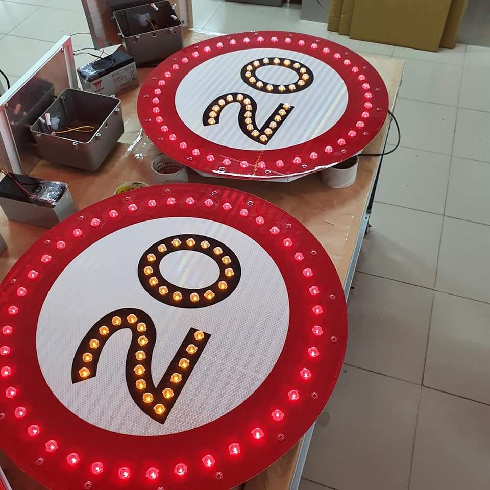 2021 High Visilibility Warning Aluminum Road Sign with Customized Board