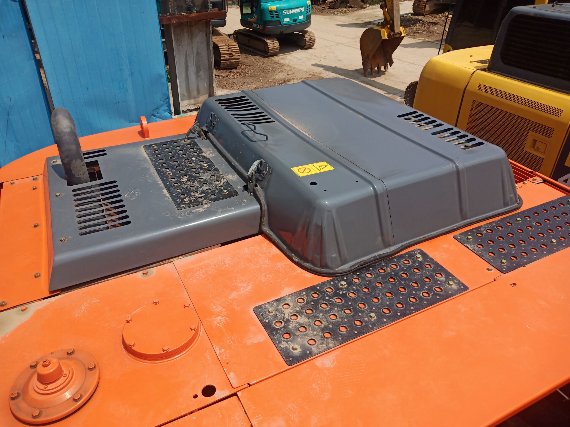 Used Hitachi ZX350 Excavator 20T 1M Bucket Capacity 202kW Power Red Color 1880 Working Hours
